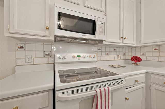 11711 Memorial Drive 13, Houston, TX 77024