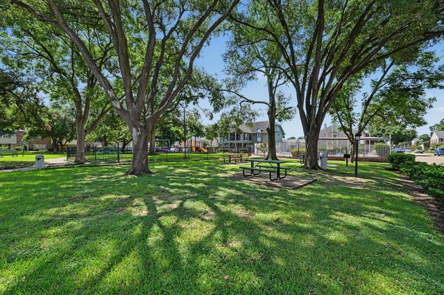 2021 Winrock Boulevard 167, Houston, TX 77057