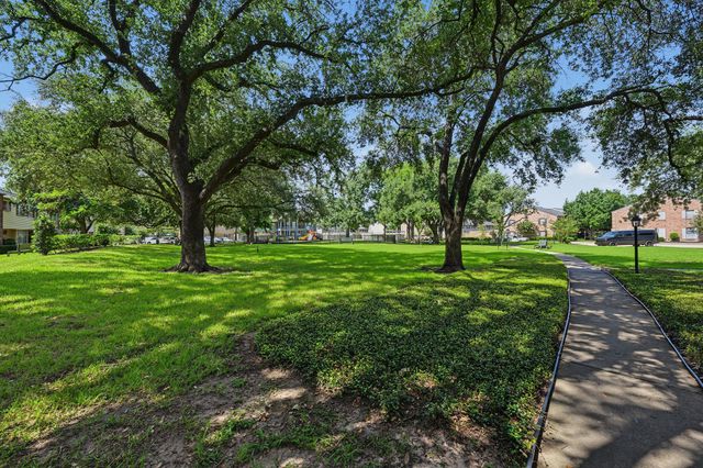 2021 Winrock Boulevard 167, Houston, TX 77057