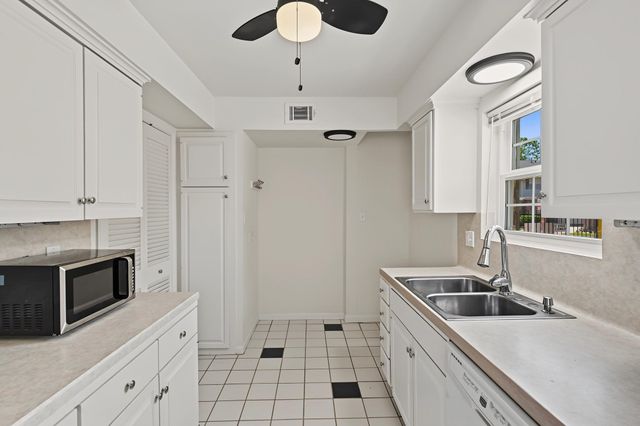 2021 Winrock Boulevard 167, Houston, TX 77057