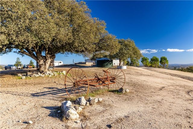 4265 Nickel Creek Road, San Miguel, CA 93451