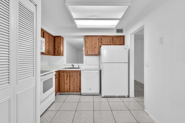 6650 S Oriole Boulevard 1040, Delray Beach, FL 33446