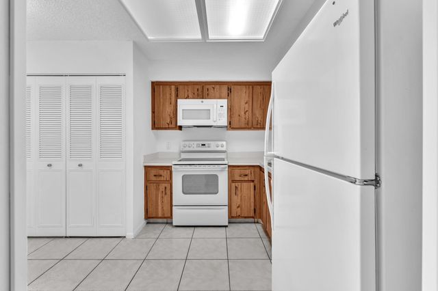 6650 S Oriole Boulevard 1040, Delray Beach, FL 33446