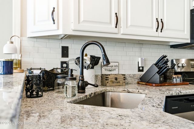 325 Kingswood Dr, Taylorsville, KY 40071