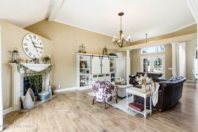 325 Kingswood Dr, Taylorsville, KY 40071