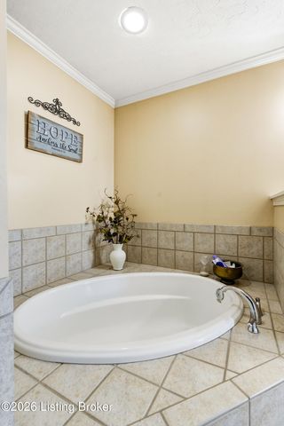 325 Kingswood Dr, Taylorsville, KY 40071