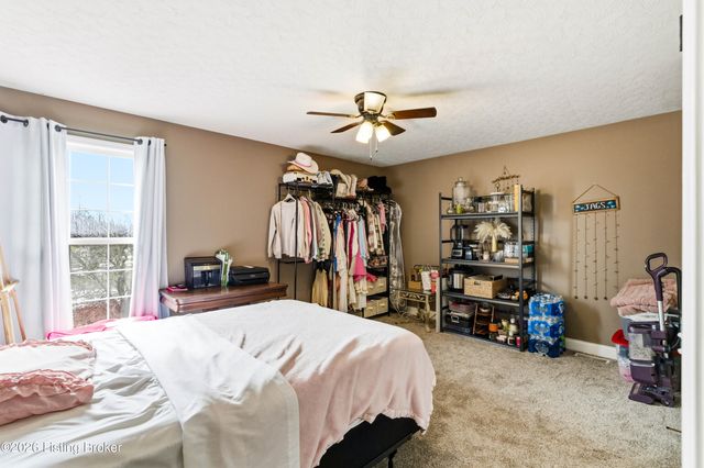 325 Kingswood Dr, Taylorsville, KY 40071