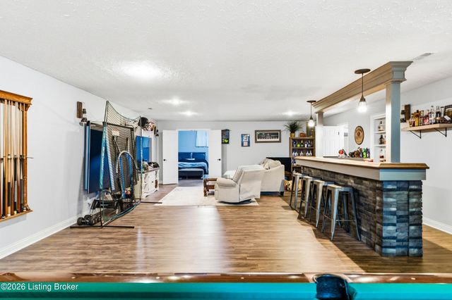 325 Kingswood Dr, Taylorsville, KY 40071