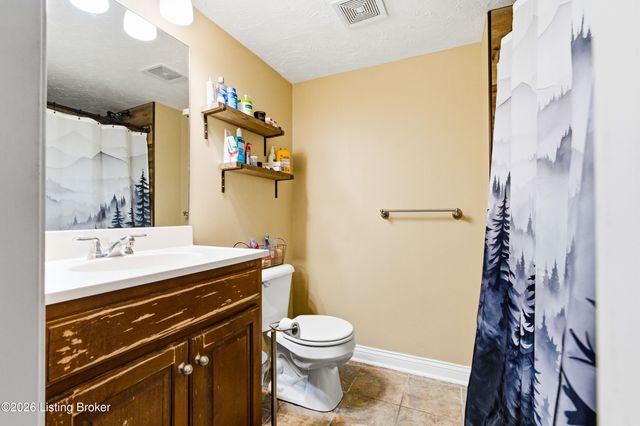 325 Kingswood Dr, Taylorsville, KY 40071