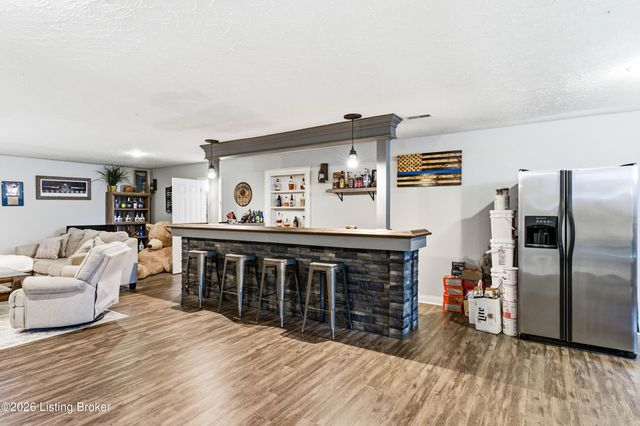 325 Kingswood Dr, Taylorsville, KY 40071