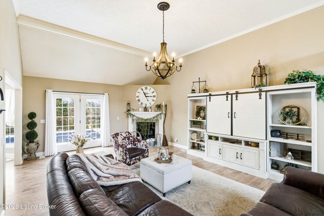 325 Kingswood Dr, Taylorsville, KY 40071