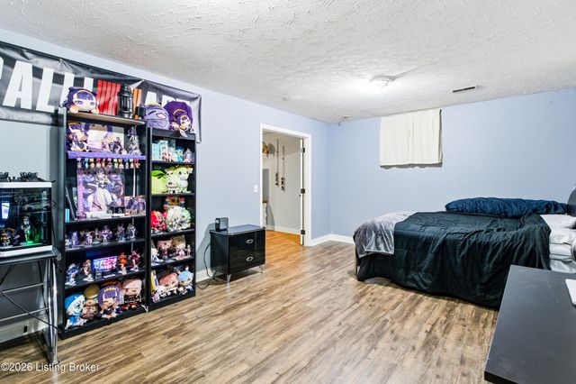 325 Kingswood Dr, Taylorsville, KY 40071