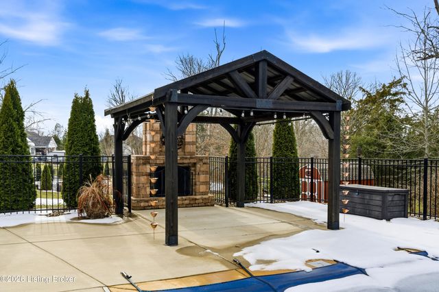 325 Kingswood Dr, Taylorsville, KY 40071