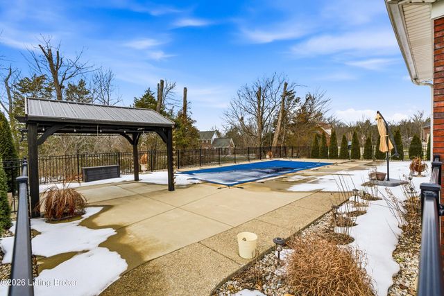 325 Kingswood Dr, Taylorsville, KY 40071