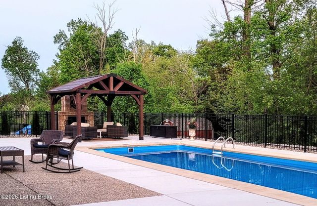 325 Kingswood Dr, Taylorsville, KY 40071