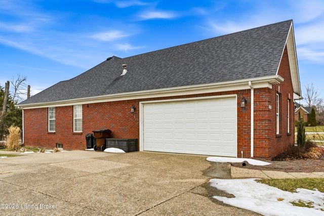 325 Kingswood Dr, Taylorsville, KY 40071