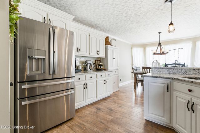 325 Kingswood Dr, Taylorsville, KY 40071