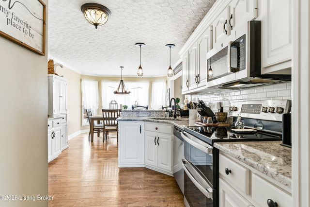 325 Kingswood Dr, Taylorsville, KY 40071