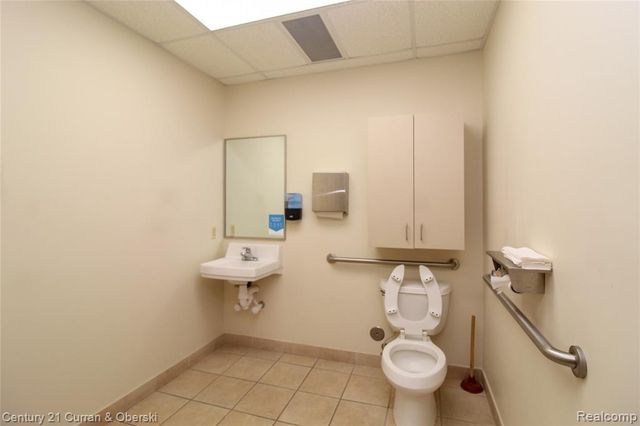 29049 Joy Road, Westland, MI 48185