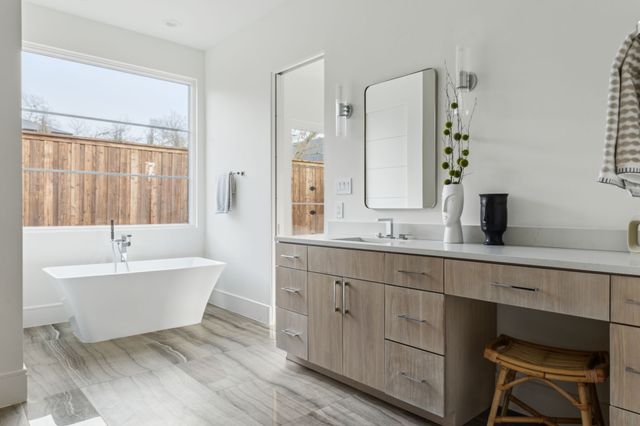 7526 Kenwell Street, Dallas, TX 75209