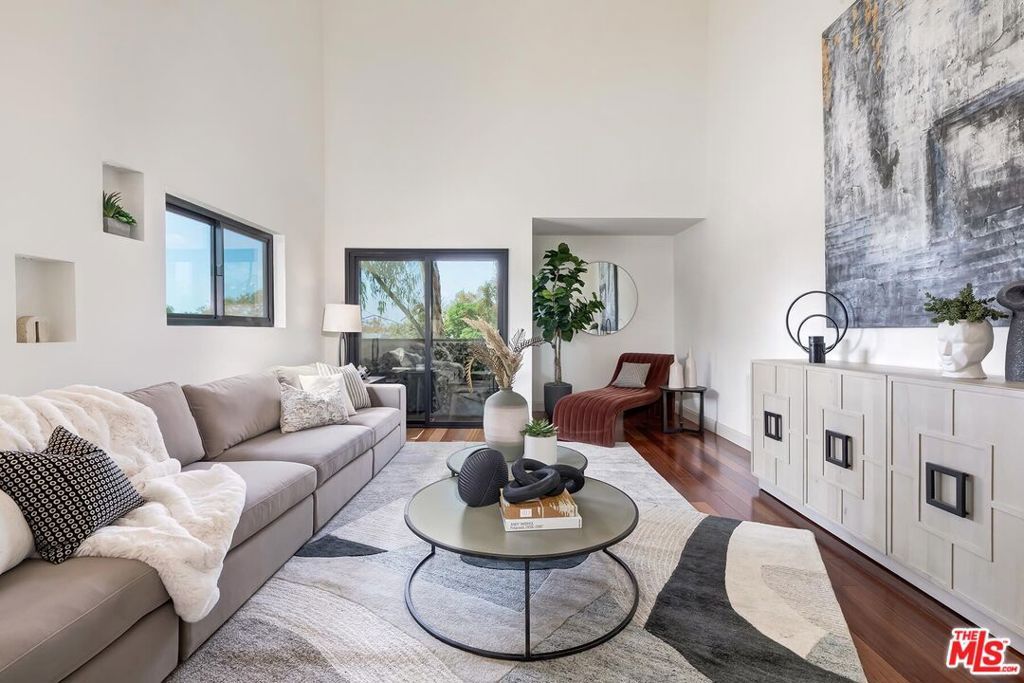 909 N Sierra Bonita Avenue 314, Los Angeles, CA 90046 — photo 2
