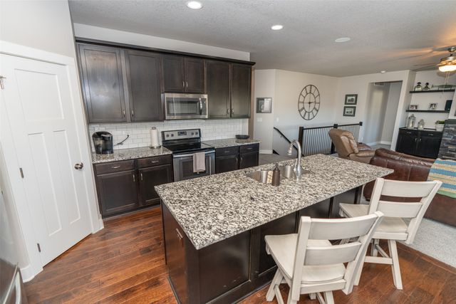 5348 162nd Court, Urbandale, IA 50323