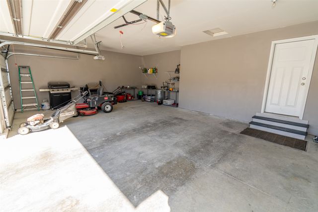 5348 162nd Court, Urbandale, IA 50323