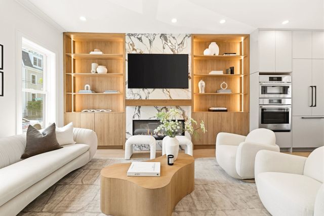 39 G St, Boston, MA 02127