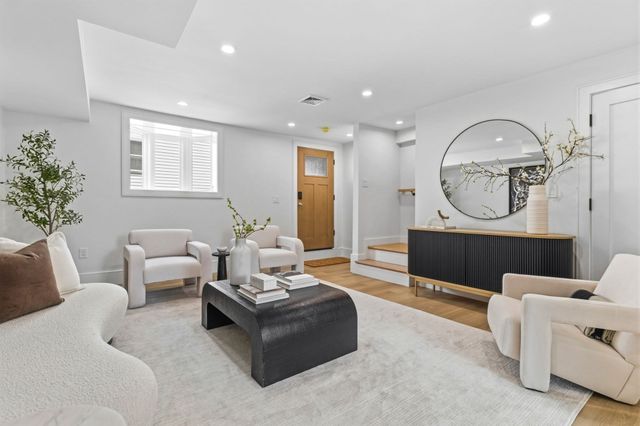 39 G St, Boston, MA 02127