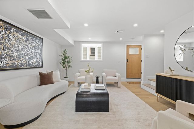 39 G St, Boston, MA 02127