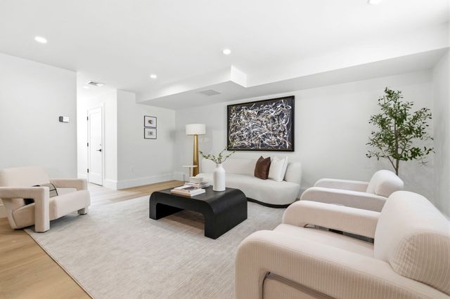 39 G St, Boston, MA 02127
