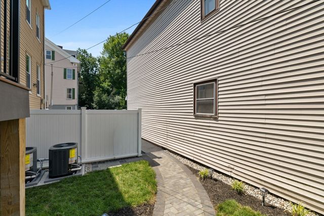 39 G St, Boston, MA 02127