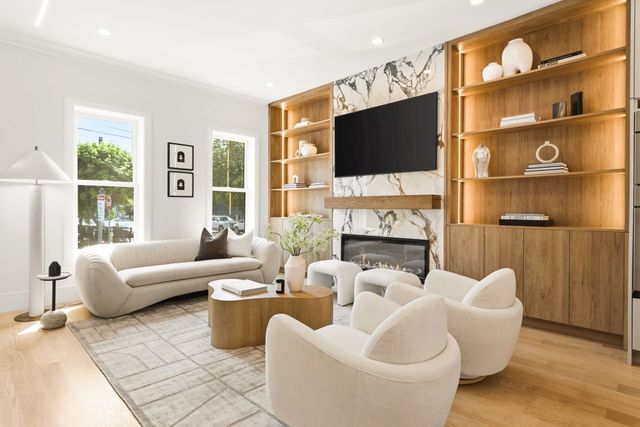 39 G St, Boston, MA 02127