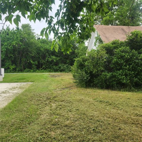 520 Locust Street, Farmersville, TX 75442