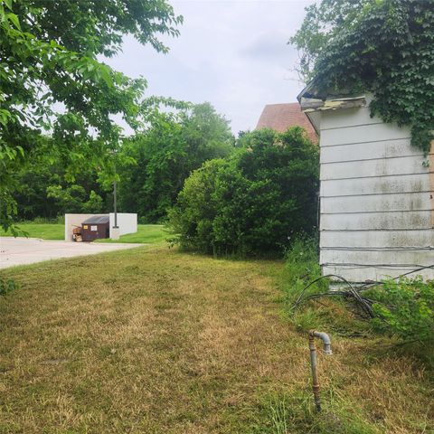 520 Locust Street, Farmersville, TX 75442