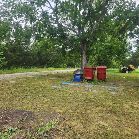 520 Locust Street, Farmersville, TX 75442