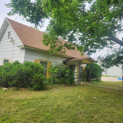 520 Locust Street, Farmersville, TX 75442