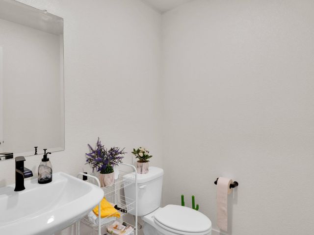 1672 Thistle Lane, Los Banos, CA 93635