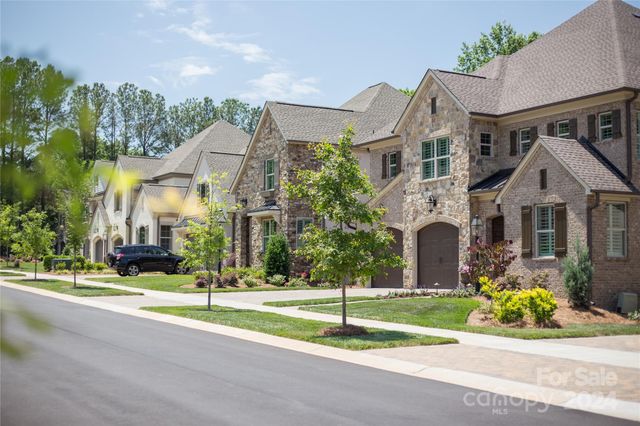 5704 Heirloom Crossing Court, Charlotte, NC 28270
