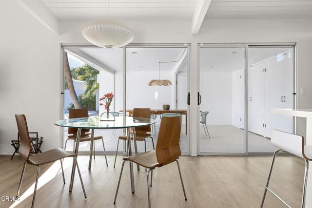 795 E Racquet Club Road, Palm Springs, CA 92262