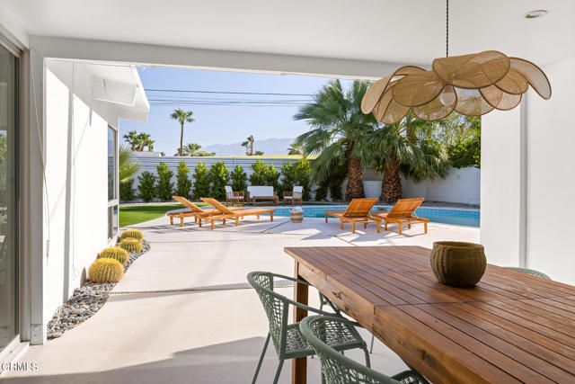 795 E Racquet Club Road, Palm Springs, CA 92262