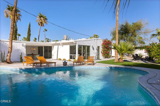 795 E Racquet Club Road, Palm Springs, CA 92262