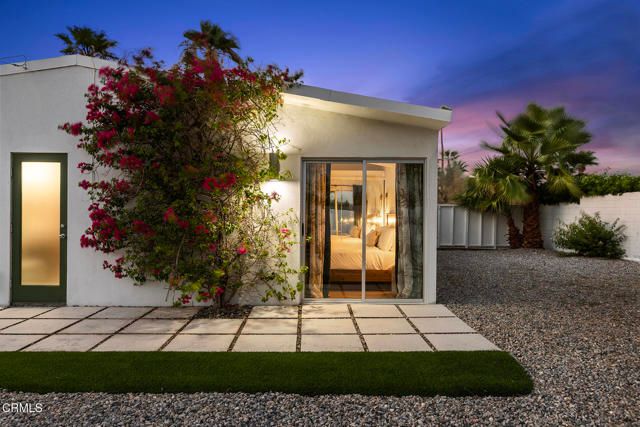795 E Racquet Club Road, Palm Springs, CA 92262