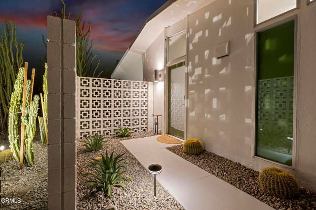 795 E Racquet Club Road, Palm Springs, CA 92262