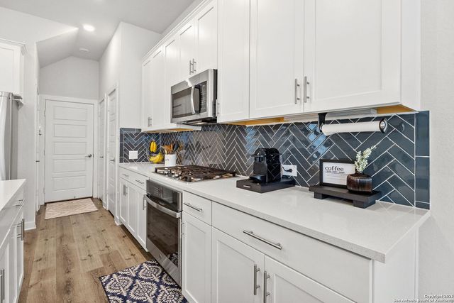 5843 Whitby Rd Unit 33, San Antonio, TX 78240