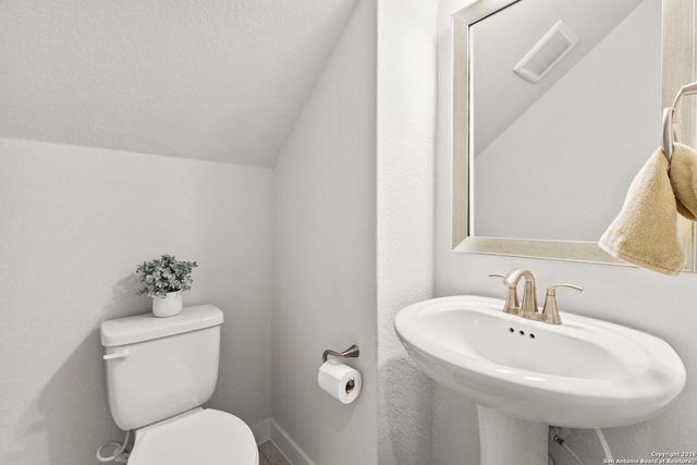 5843 Whitby Rd Unit 33, San Antonio, TX 78240