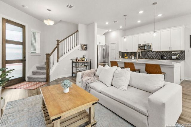 5843 Whitby Rd Unit 33, San Antonio, TX 78240