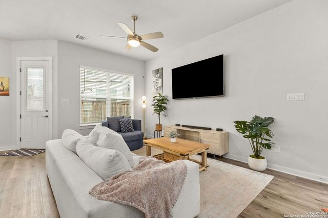 5843 Whitby Rd Unit 33, San Antonio, TX 78240