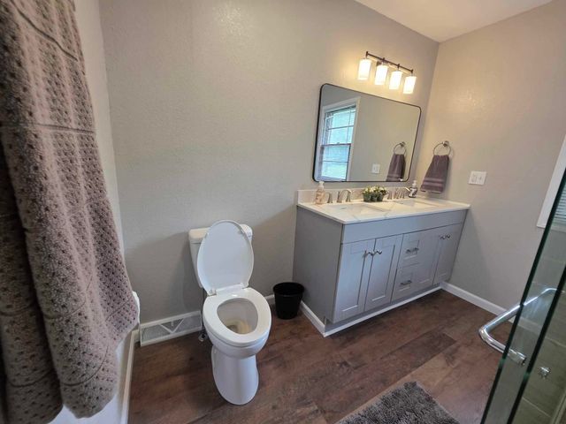 6815 Se Highway 54, Collins, MO 64738