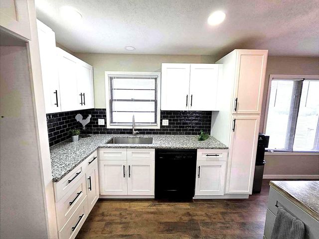 6815 Se Highway 54, Collins, MO 64738